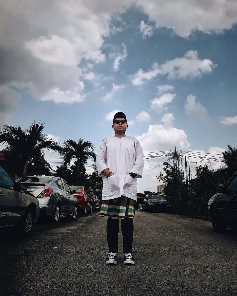 ZafranZainol's tweet image. Happy Eid Mubarak🌙 to all my friends and musibat out there !!! 😘

#raya2021 #pkp2021 #pkpraya