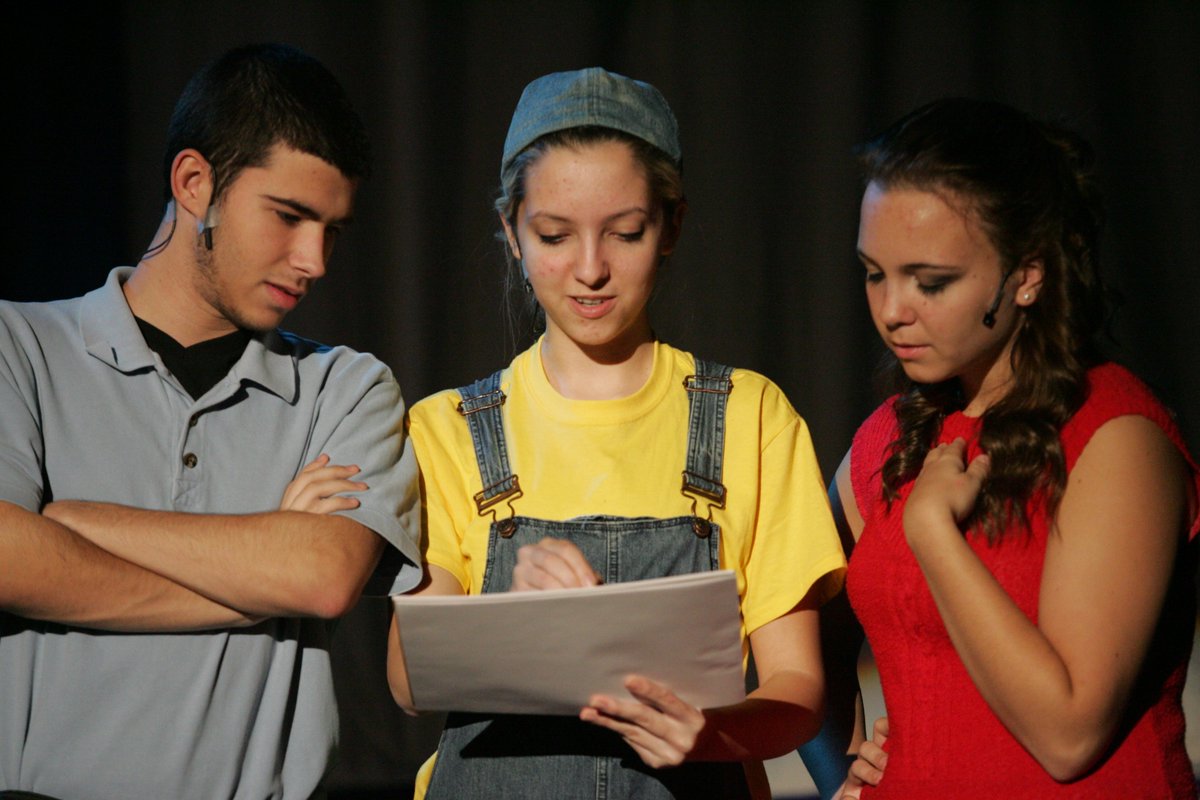 ColoniaHigh's tweet photo. #TBT Since the play is going on this week, lets look back on the years of Colonia Theater. Here's pics from teh fall play from 2012 https://t.co/LpxE94j9Sa