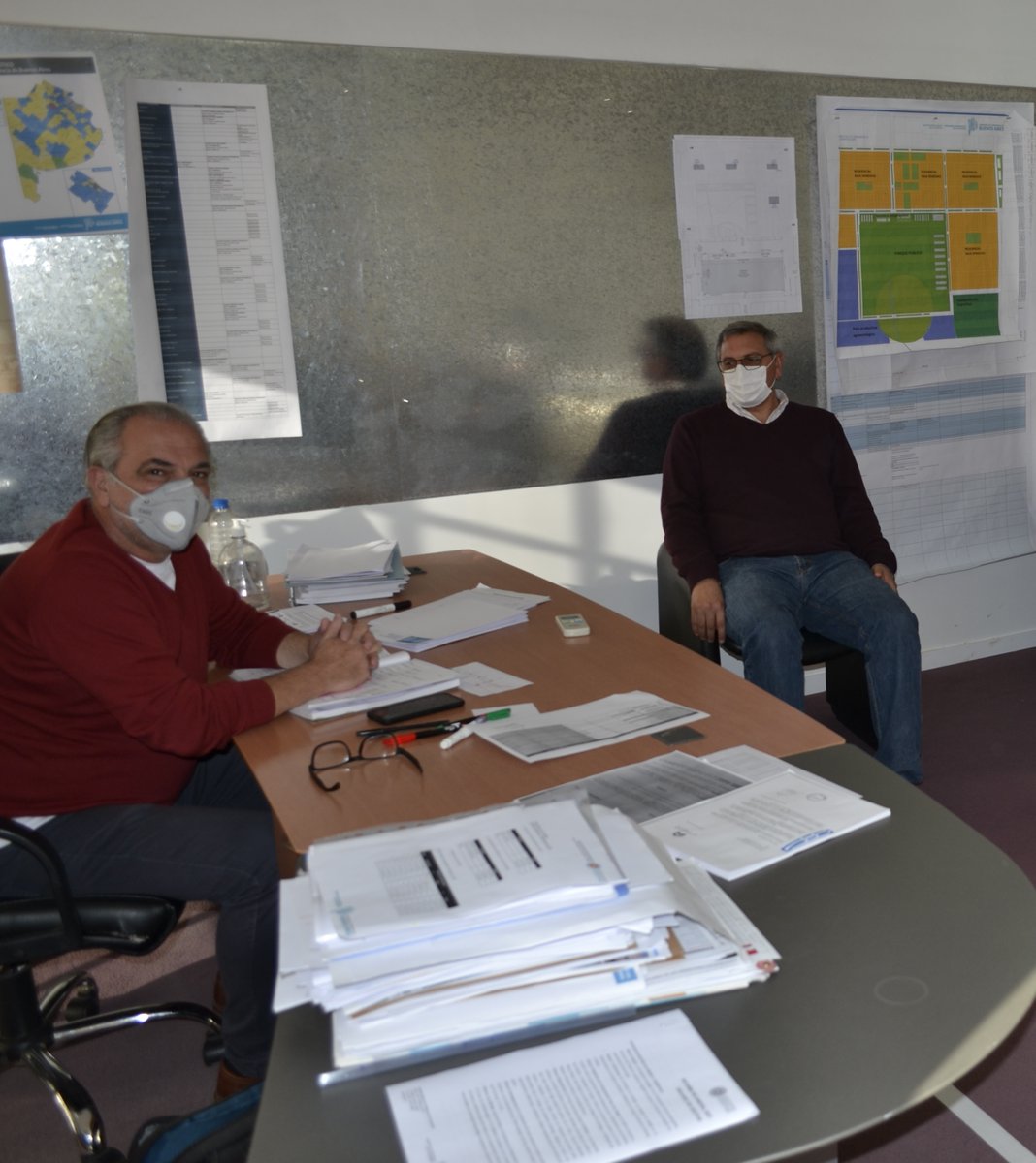 SubseHabitatBA's tweet photo. El Subsecretario @rubenpascolini se reunió con @abarcawalter y miembros del @MCLaCapitana para tratar iniciativas legislativas e intervenciones en territorio, como regularización dominial, mejoramientos habitacionales y posibles urbanizaciones para #Saladillo y zonas aledañas. https://t.co/c9ILesFqyL