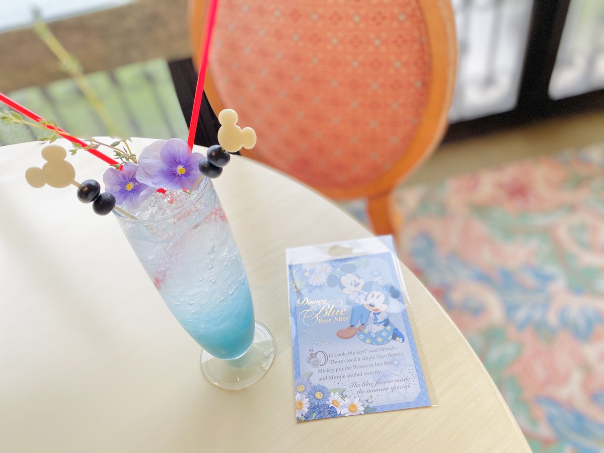 coco__minnie's tweet photo. ベッラヴィスタでBlue Ever Afterイメージのドリンク作ってもらったら優勝すぎた。

#TDR_food #ミラコスタ #BlueEverAfter https://t.co/rIyBb2iMdx