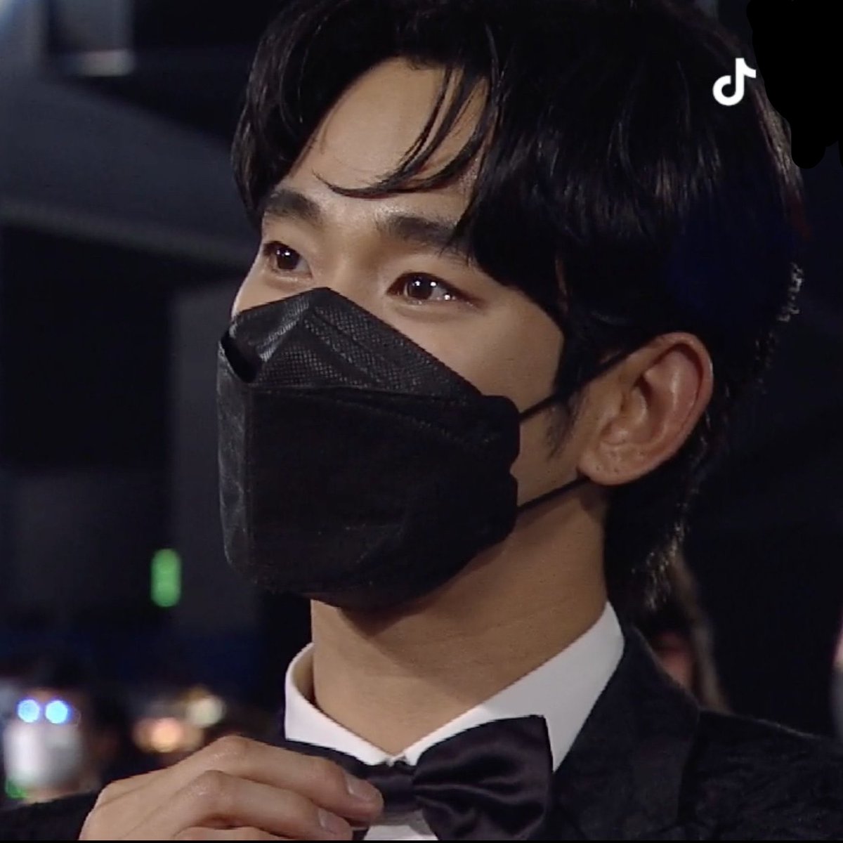 danimnidani's tweet photo. This will be my biggest fight tonight, 'cause it's like choosing both of the best answer.
#BaeksangArtsAwards2021 https://t.co/0nAfSCROE0