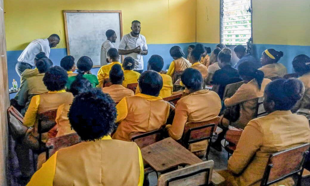 Atoula509's tweet photo. Causerie sur le patrimoine documentaire ce mercredi 12 mai 2021 au Séide Professional School dans le cadre de la Campagne d’Education au Patrimoine. https://t.co/owys2sIrNS