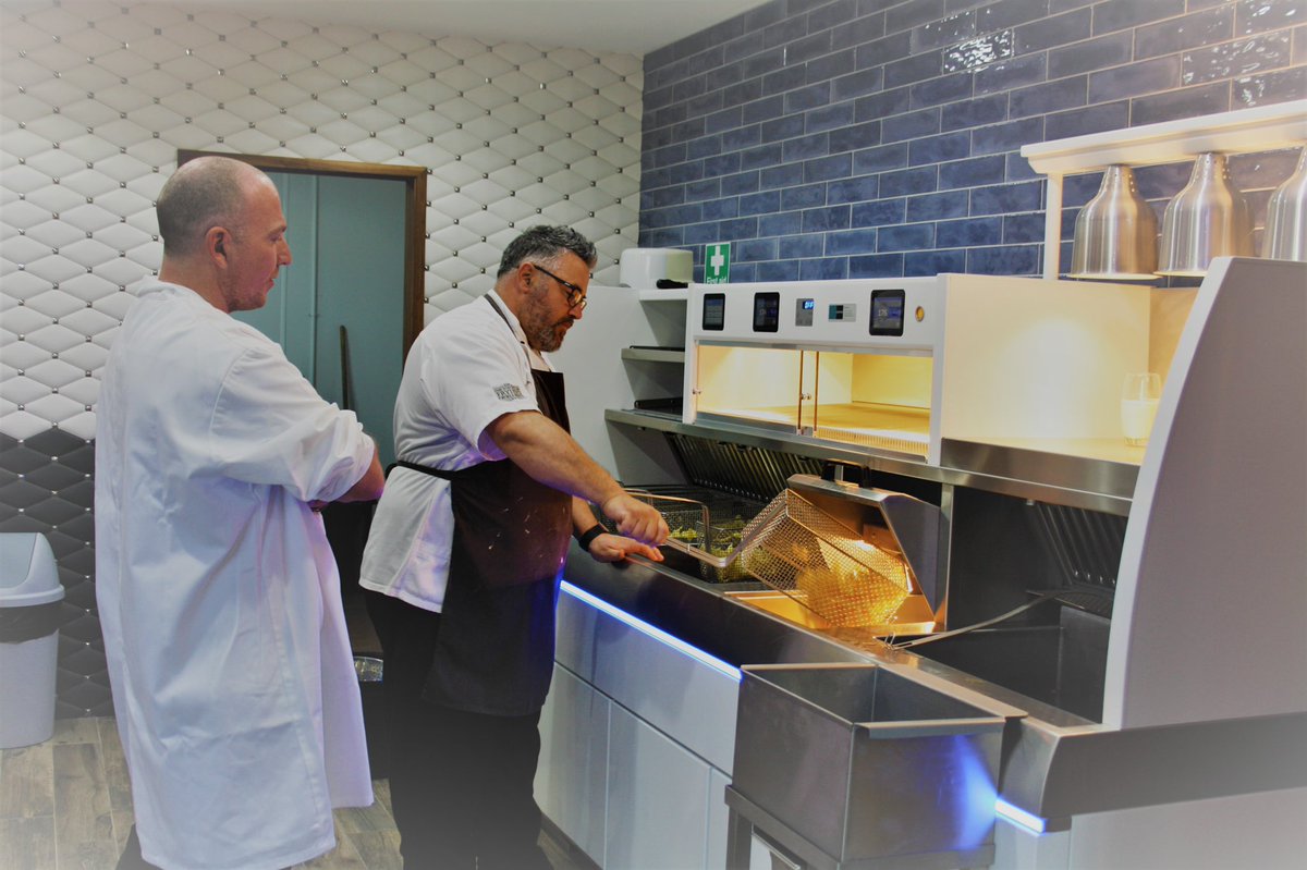Today we welcomed a customer from #Scotland into our School of Frying Excellence to #train with award-winning frier Mark Petrou.

We have been running weekly training sessions since restrictions eased &amp; hope to announce the return of our 2-day courses once restrictions are lifted