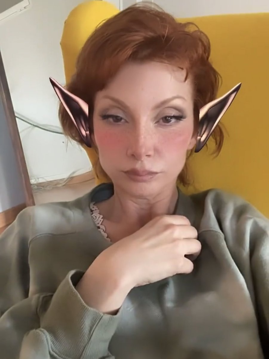 stannimri's tweet photo. so hot and she knows it https://t.co/cRLtHK8qHB