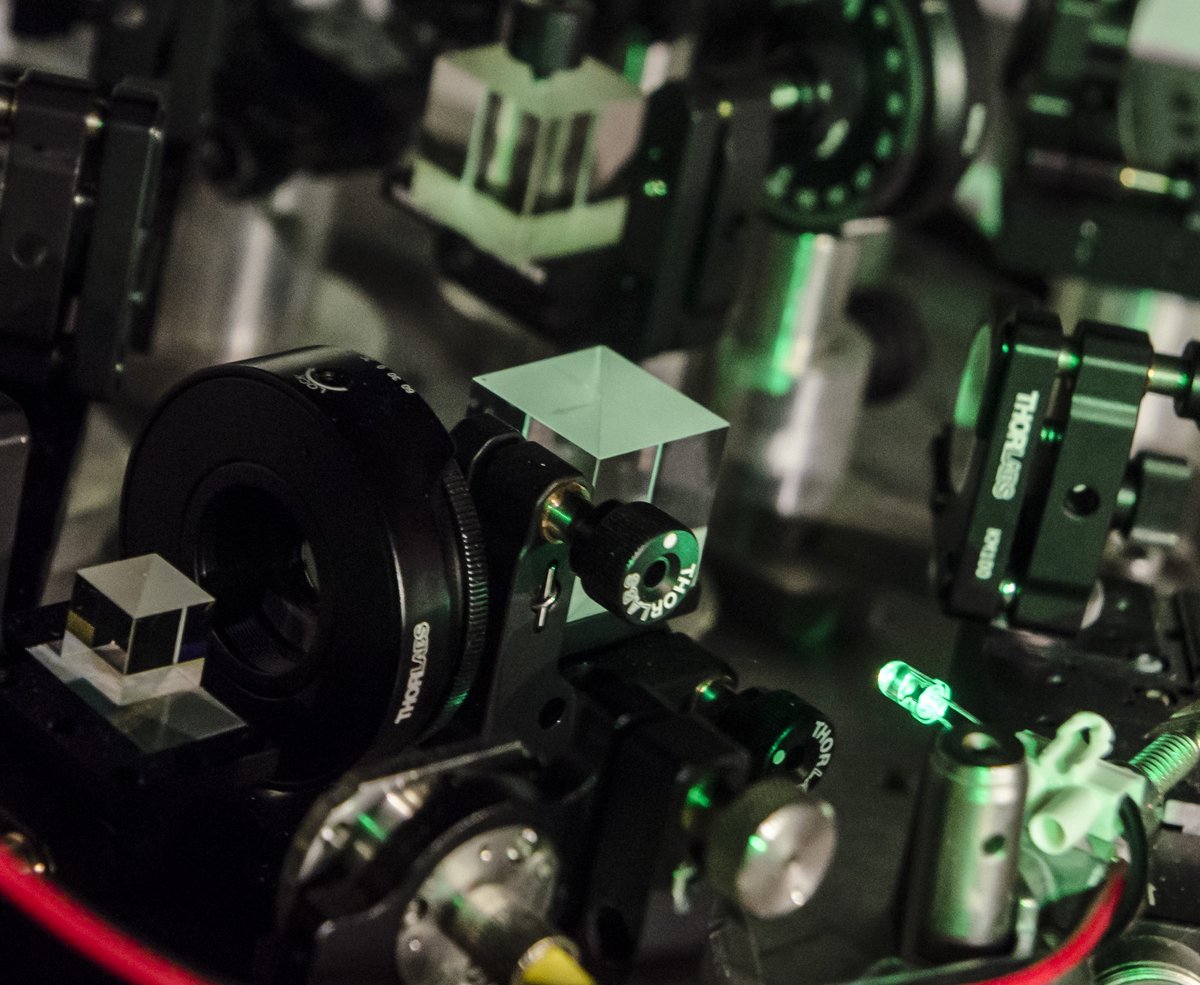 CNRsocial_'s tweet image. I #quantumbit accendono il motore dell'#innovazione
@unitrento @FBK_research e @INFN_ insieme per costruire un ecosistema di scienze e tecnologie quantistiche
Il laboratorio Q@TN -nato con la collaborazione del #Cnr- diventa polo di riferimento nel settore
cnr.it/it/news/10280