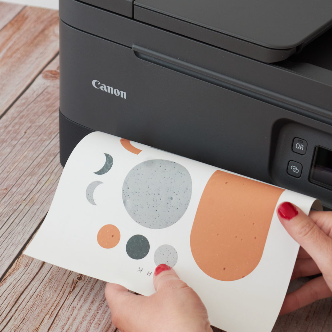 Reciclează și transformă husele de pernă! Te ajută imprimantele Canon PIXMA! Tot ce îți trebuie pentru astfel de proiecte creative este un set de hârtie pentru termo-transfer și puțină inspirație de aici: canon.sm/3hn6fgB #MadeWithPIXMA
 📸<a href="/vert_cerise/">maline</a>