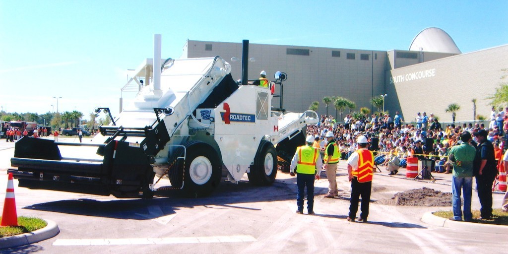 Throwing it back to the World of Asphalt 2006! #TBT #WOA #ShuttleBuggyMTV #OneASTEC ow.ly/hkcK50EmHIl