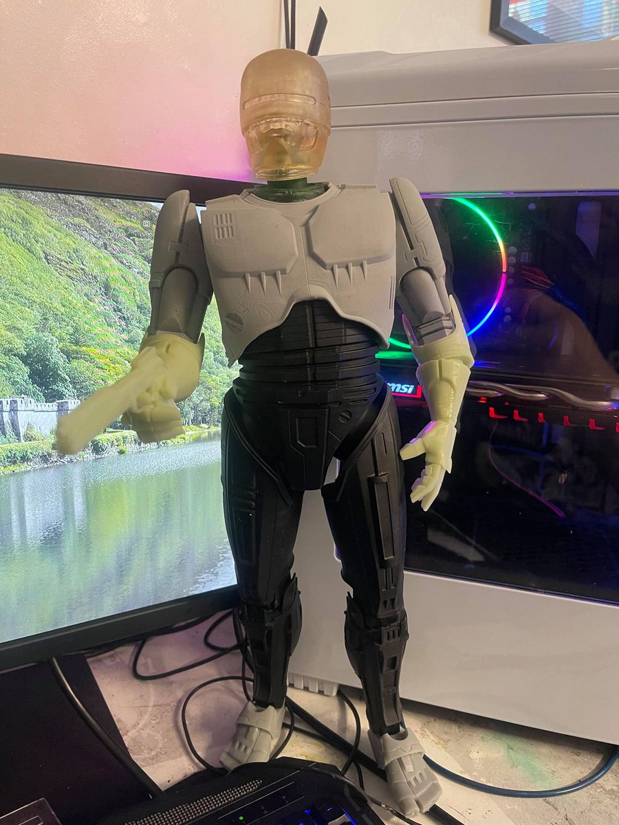 3DFilaPrint's tweet photo. #PubLandlord Dean is at it again! This time #3Dprinting a #Robocop #model!

''Dead or alive, you're coming with me!''

https://t.co/6Zt34amx2q

#3DPrinting #3DPrint #3DDesign #3DIndustry #3DFilaPrint #3DBusiness #3DEngineering #3DPrinter #Resin #PLA  #LinkInBio https://t.co/KqDOvFvV0U
