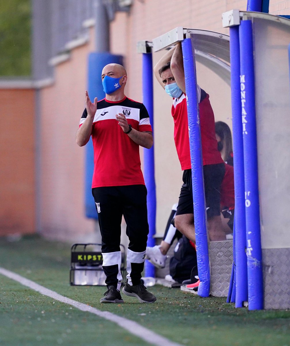 CDLeganes_Fem's tweet photo. Por vuestra pasión, dedicación y entrega... ¡Feliz #DiaInternacionalDelEntrenadorDeFutbol! 🥳

¡Es un orgullo teneros en la familia del #CDLeganesFemenino!😍🤍💙 

💪 @Jero3Martos 
💪@francesdg94 
💪@adrinienov 
💪@HuertaGrado93 
💪Josemi https://t.co/zeHt8jsXMb