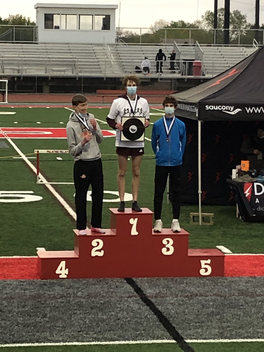 UHigh_Maroons's tweet photo. Senior Nicky Edwards-Levin breaks a 25-year school record in the 3200m winning the Palatine Distance Classic running a 9:23.74 Saturday, May 8. #GoMaroons #MaroonPride https://t.co/2YtoetWfzH