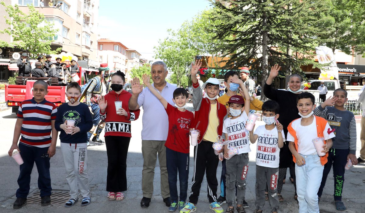 afyonbelediyesi's tweet photo. #EvdeBayramVar, sepetlerde bayram hediyesi...🎁 https://t.co/vBM7qDLWhK