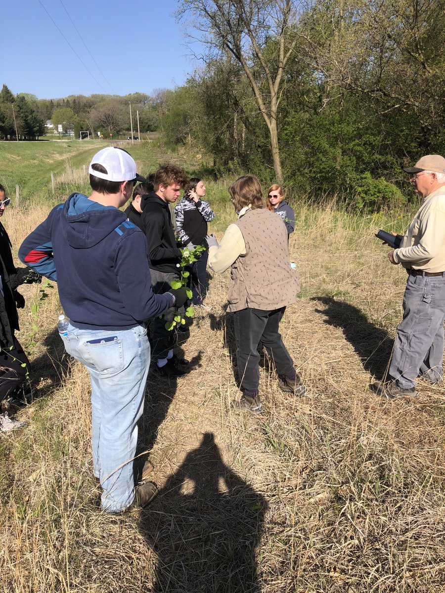 Starting our yearly Community Service Day to give back to the #WeAreByron Community and County Parks as well #ByronBears