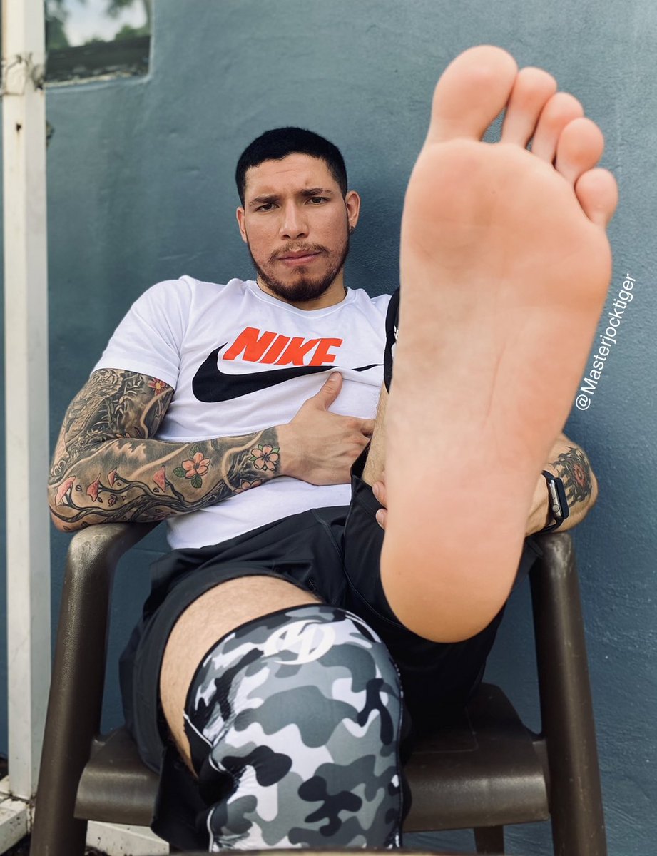 Masterjocktiger's tweet photo. Almost Friday... and my sweaty gym feet wants a good licking. 
Like ❤️ if you’re the perfect sub for the job.
#feet #malefeet #malefoot #guyfeet #guyfoot #alphafeet #alphafoot #musclefeet #musclefoot #jockfeet #jockfoot #masculinefeet #masculinefoot #tattoofeet #masterfeet https://t.co/ncuPpSViQ1