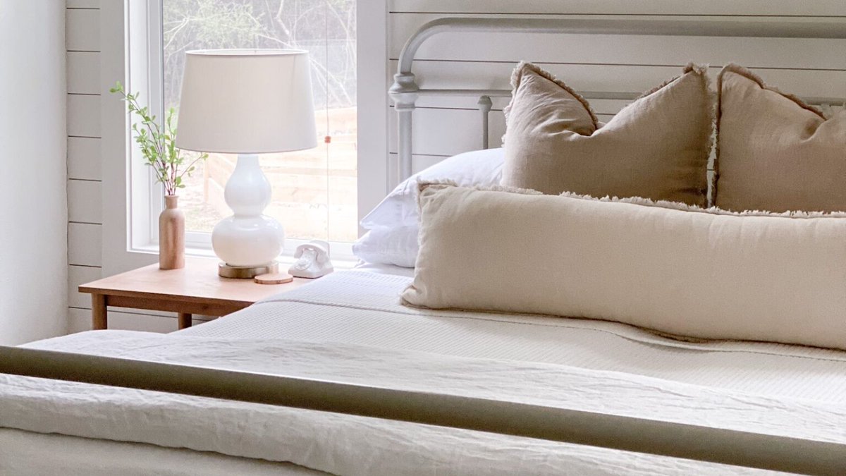 LinenFit's tweet image. Sheets made to #complement every bedspread, every mattress, and every #sleeper.