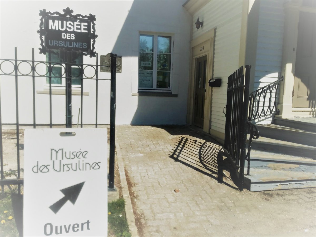 La porte d'entrée est accessible !

Nous sommes OUVERTS jusqu'à dimanche.
Venez admirer la chapelle et écouter nos guides sur l'histoire des Ursulines!

10h-12h et 13h-17h
7$/adulte
734 rue des Ursulines