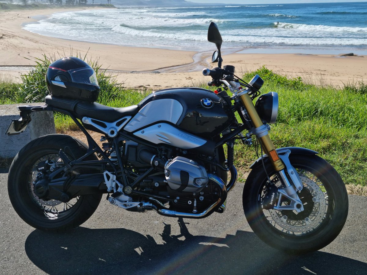 I have never met a bike I didn't like, but I have only met a few that I absolutely love and the BMW R nineT is one of them ✌🏍 #franktriplemoto #citycoastmotorcycles #bmwmotorrad #bmwrninet