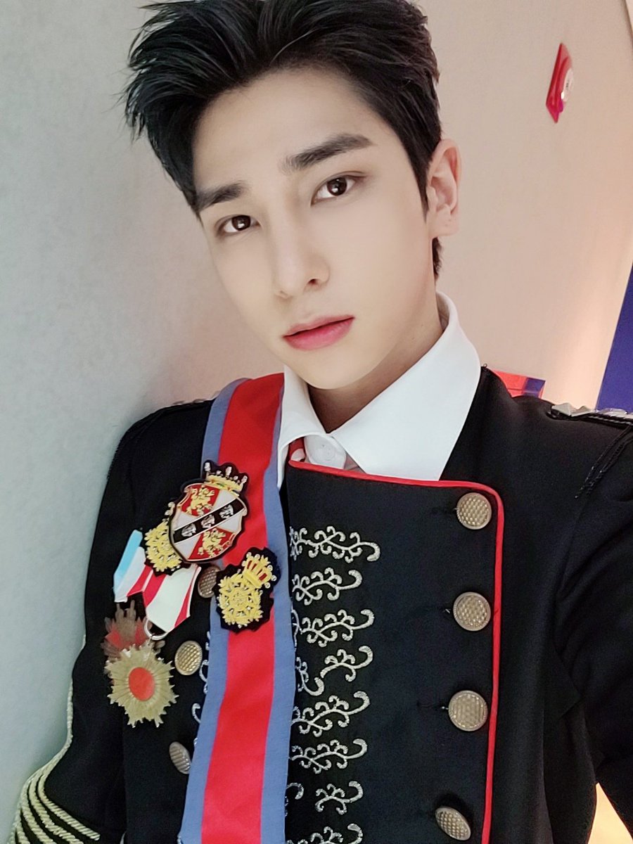 BAE173_member's tweet photo. [#한결] 
여러분 오늘 로얄코믹스 잘 보셨나요?
너무 재밌게 놀다 온 거 같아서 신이 납니당!!
여러분들도 재미 있으셨기를ㅠㅠ 다음에도 기회가 된다면 또 한번 가고 싶네여ㅎㅎ 
오늘 하루도 고생 많았구요
힘내시고 푹~~ 주무세요!❤❤❤
#BAE173 #비에이이173
#HANGYUL https://t.co/fZvQsZN2gC
