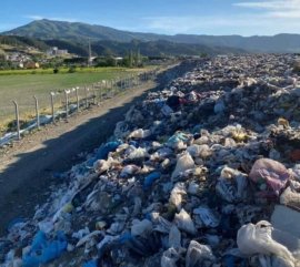 rfanzde87886685's tweet image. Daha nasıl sesimizi duyurcağız bilmiyorum herşey ortada ama tekililer den ses yok çöp gelmeye devam ediyor