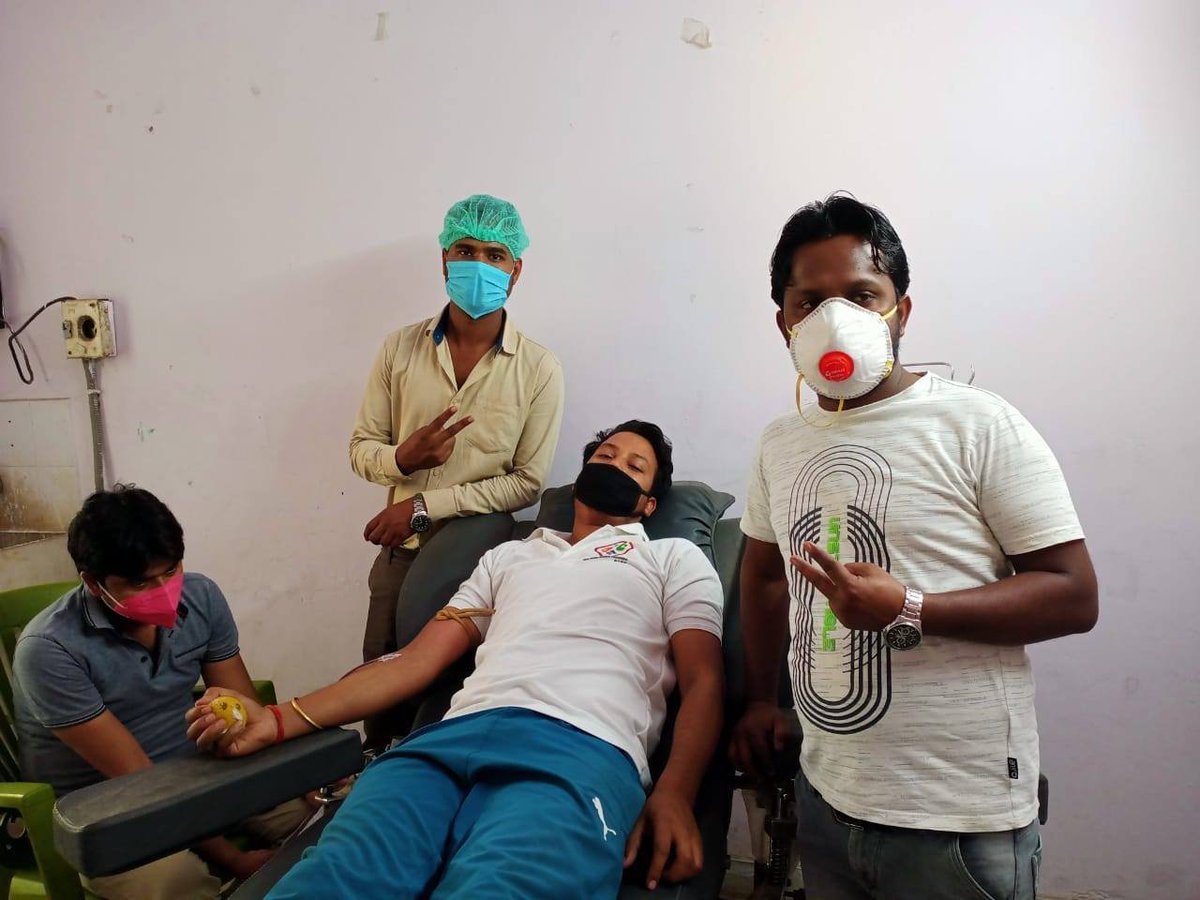 SarsFoundations's tweet photo. आज सदर अस्पताल गोपालगंज में मुन्ना कुमार ने अपने जीवन का पहला रक्तदान किया।
@NITIAayog 
@nawal_ias
@mangalpandeybjp
#BloodDonation 
#DonatePlasmaSaveLives 
#blooddonationbeforevaccination https://t.co/Gp4IeEAbG7