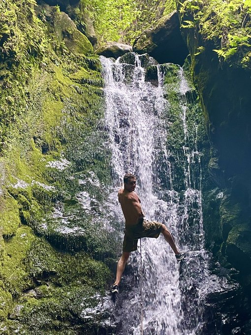 I didn&rsquo;t realize this hike entailed climbing a waterfall 👀 but I loved it 💕 lol https://t.co/y2S1uJg<a href="/tag/mvsales"class="tags"><span>#mvsales</span></a><a href="/tag/mvboys"class="tags"><span>#mvboys</span></a>
