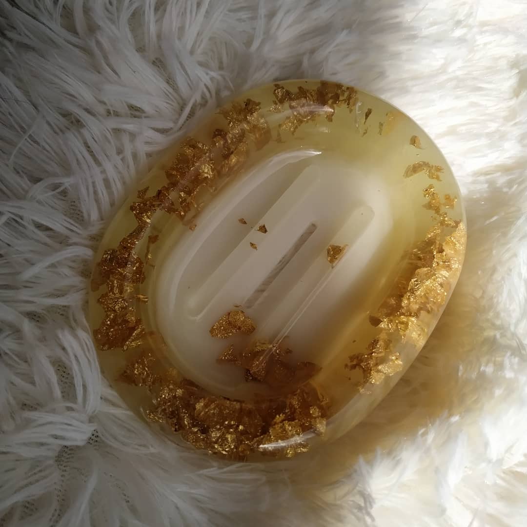 MellifluousRes1's tweet photo. Saboneteira branca de resina 🤍✨

🤍

#saboneteira #resina #artist #resinando #resinart #feitoamao #comcarinho #dourado #branco 🤍 https://t.co/HGAOljCSI3