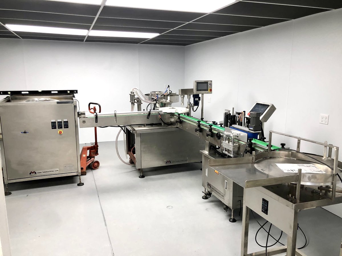 mia73610178's tweet photo. 👉So exciting that LOM chubby gorilla bottle filling capping labeling machines arrive at USA 🇺🇸 client workshop! 
Wish our machines can bring good luck and make big money for clients who trust LOM. 😝 https://t.co/vC6SMEtBbI