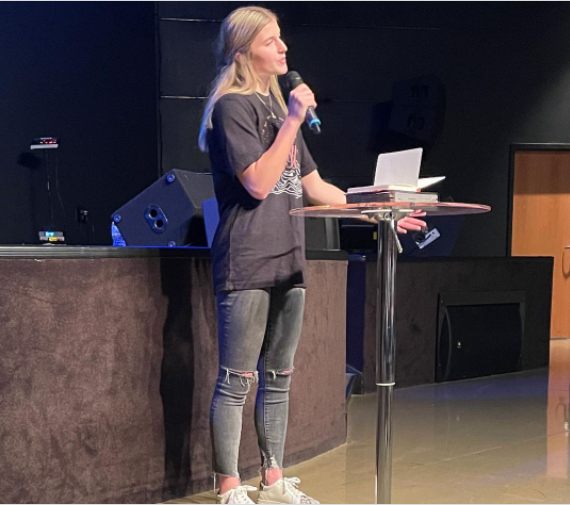 OKC_THSS_ELITE's tweet photo. @CGasaway2022 Preaching the word and encouraging theπβΌοΈ This young lady is a great example of what the world needs more of, we love you @CGasaway2022. #THSSMavsStrong #BlessedToKnowYou @CBF_iHoop25 @dbuggs35 @thecoachtmay @SNUwbb @Super16Allstars @sheloveshoops https://t.co/HKd1FNgS0a