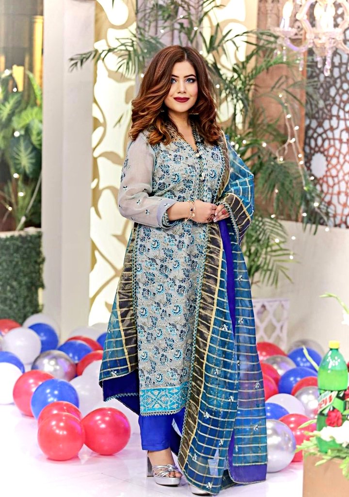 HlHadeel's tweet image. Glimpse of "Eid Lounge With Sahir" Day 01

#TvOnePK  #EidLoungeWithSahir #EidMubarak2021 #SahirLodhi @HlHadeel #NadiaKhan #FaisalRao #IrfanMalik #AliHassan