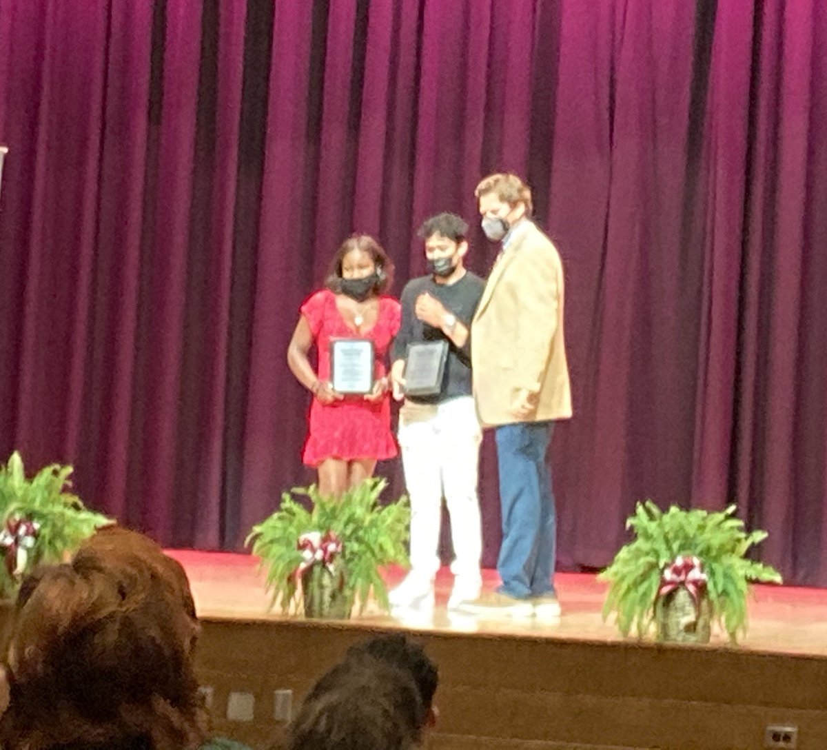DeytonHeather's tweet photo. One of my favorite days at Fulton!!! Senior Awards Day ๐๐๐
These students deserve honor and recognition now more than ever! #FultonFam โค๏ธ https://t.co/6RRCk5ku9a