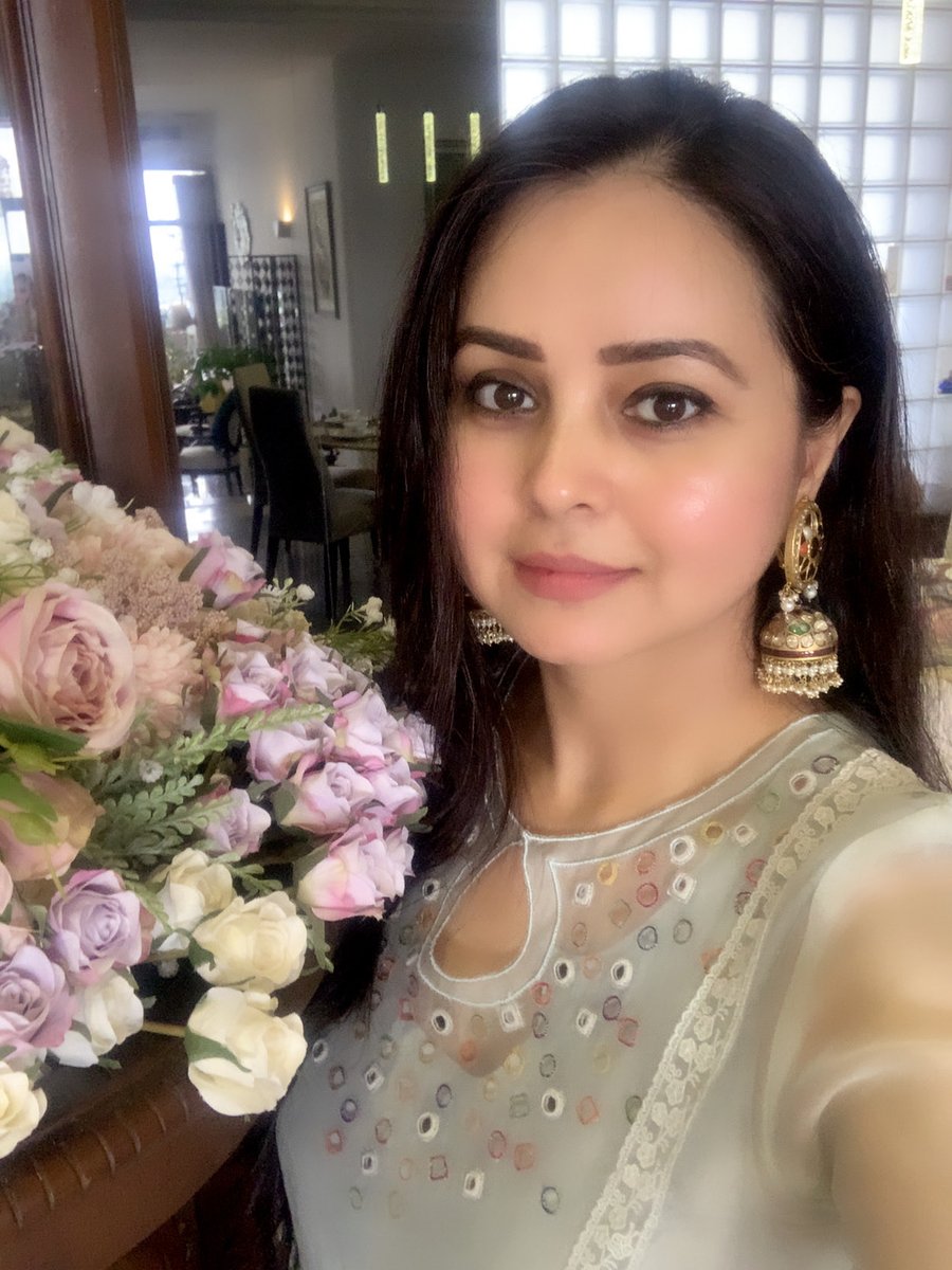 RohiniAcharya2's tweet photo. ईद की खुशी उनसे पूछिये जो 30 रोज़े मुकम्मल किये हो!

तमाम अहले ऐ वतन को ईदुल उल फित्र की ढेरों मुबारकबाद!

ईद की मिठास अपने समाज मे भी खूब फैले और जहर तथा नफरत की खेती करने वालो का नाश हो!

चाँद मुबारक हो आप सभी को💐💐 https://t.co/EHwPfDv6Zu