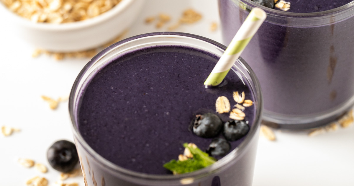 #ad This blueberry oat smoothie is easy to make with only four ingredients. A plant-based, gluten-free, vegan drink made with frozen blueberries, rolled oats, a banana and Silk® Extra Creamy Oatmilk can be yours in five minutes (or less!). #silkpartner abakershouse.com/blueberry-oat-…
