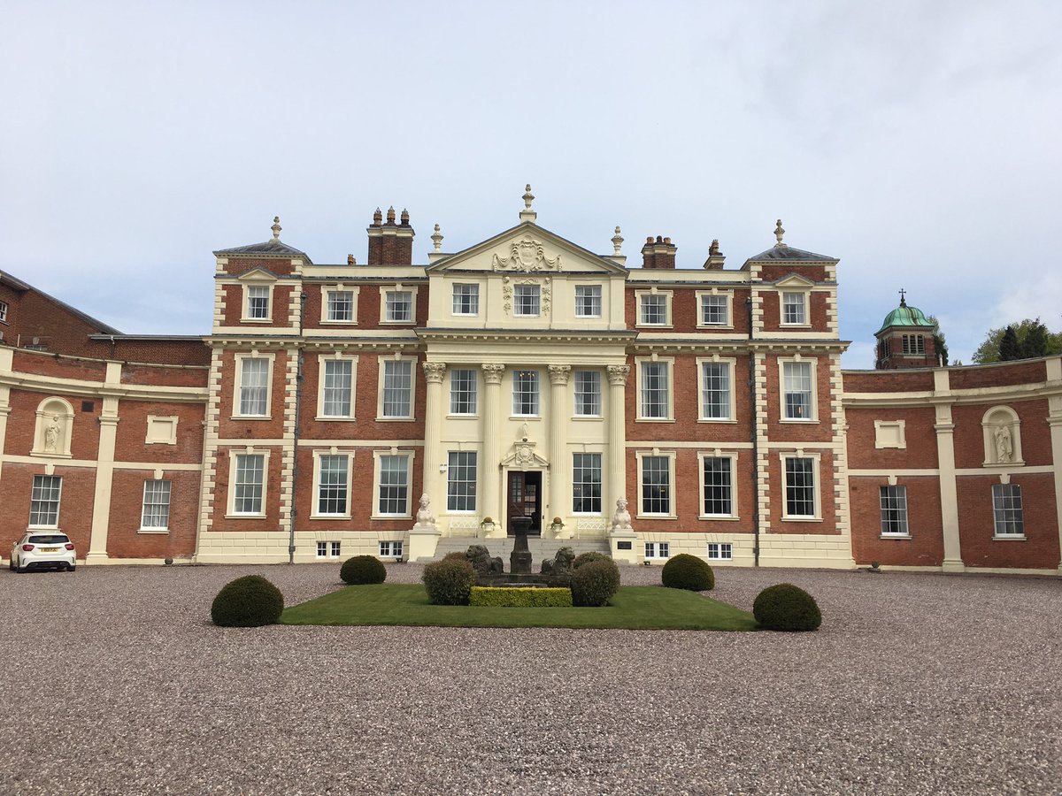sladenalf's tweet image. Out and about with work and fortunate enough to be in the same location as this stunning Hall. #WeAreOs #HawkstoneHall
