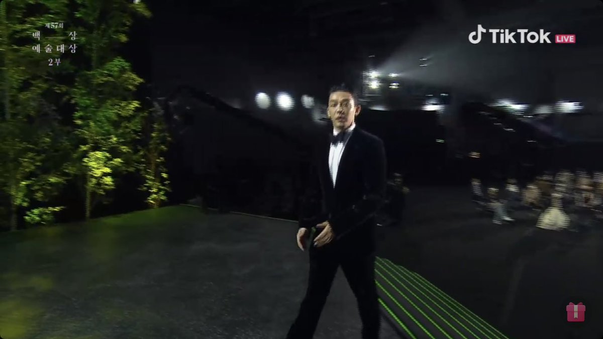 韓ドラ博士 韓国ソウル在住 On Twitter 速報 映画部門 男性最優秀演技賞 音もなく ユアインさんが受賞されました おめでとうございます 百想芸術大賞2021 第57回百想芸術大賞