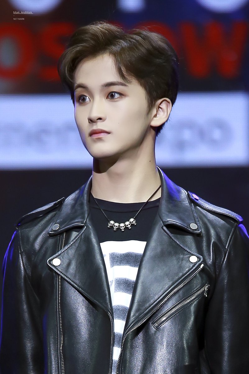 timetomarklee's tweet photo. [180514] KBEE 모스크바 (Korean Brand &amp; Entertainment Moscow) 찍직
cr. on pic

#MARK #마크 #マーク https://t.co/k8vxebvNqc