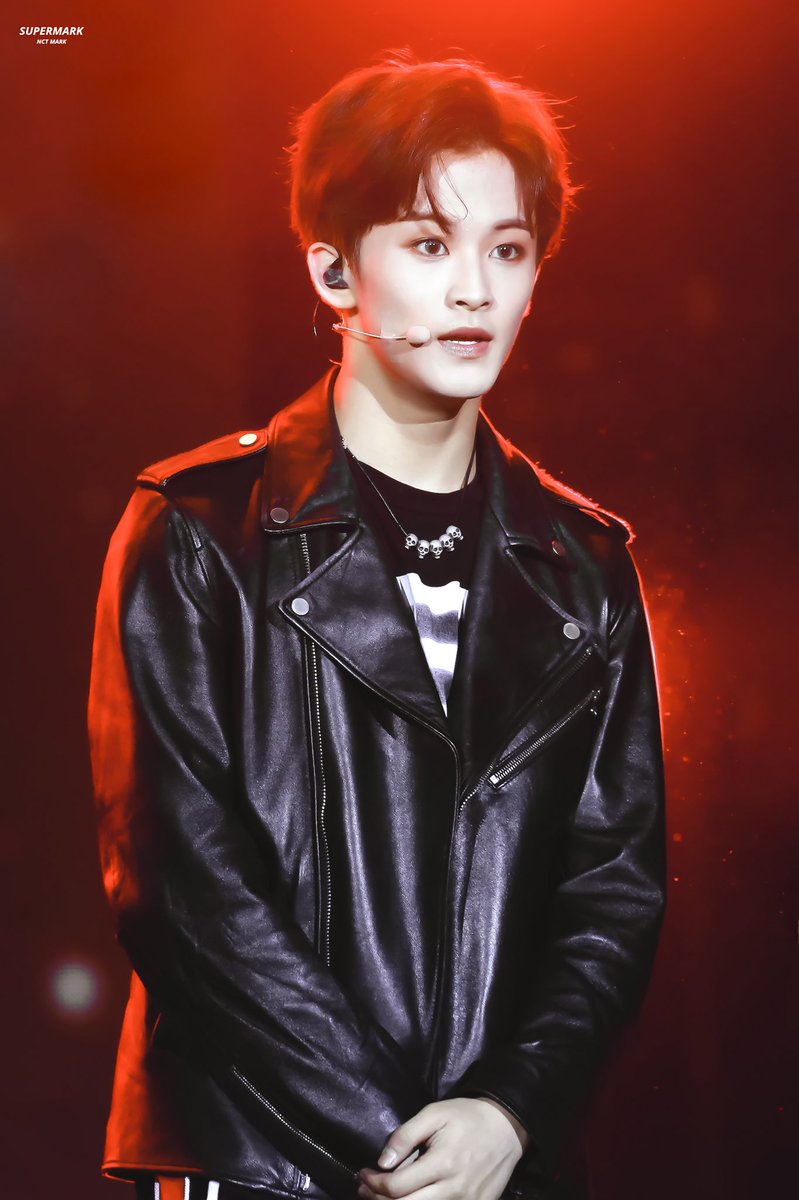 timetomarklee's tweet photo. [180514] KBEE 모스크바 (Korean Brand &amp; Entertainment Moscow) 찍직
cr. on pic

#MARK #마크 #マーク https://t.co/jB0Haqps2D
