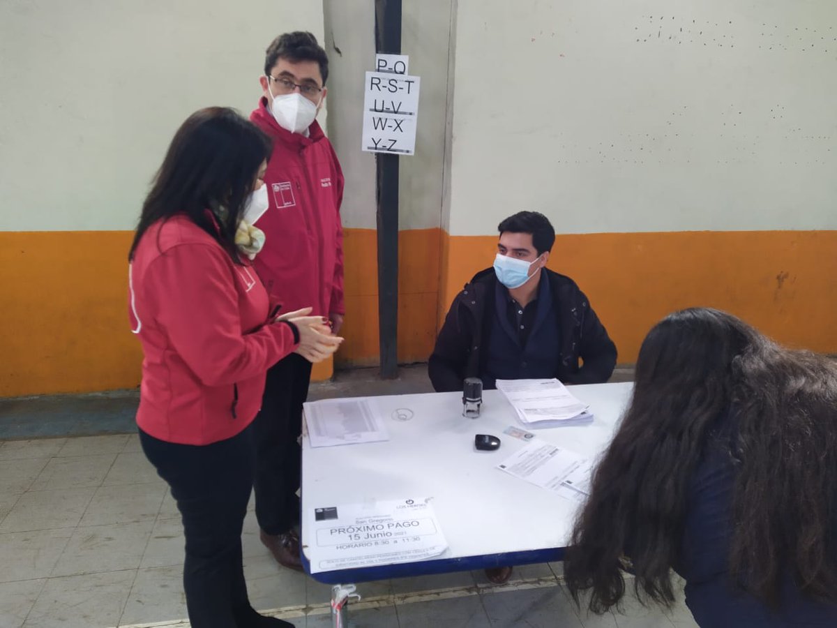 previsionsocial's tweet photo. #GobiernoEnTerreno @SubsePizarro y Seremi @FerradaCanto participan en pago #BonoInvierno2021 y Bono Clase Media en la comuna de Ñiquén. "Es aquí donde se traduce en hechos el compromiso de acompañar a nuestra gente durante esta crisis" comentó nuestro Subsecretario. ¡Seguimos! https://t.co/LjXKIe6Ld9