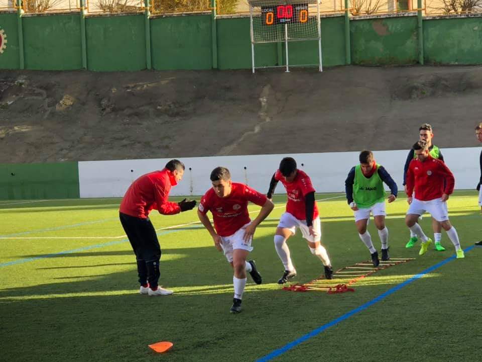 AlejandroDV10's tweet photo. @CenafeEscuelas @CenafeMadrid @CenafeOnline #nocenafenotraining  #diainternacionaldelentrenadordefutbol https://t.co/RlXMpClQs4