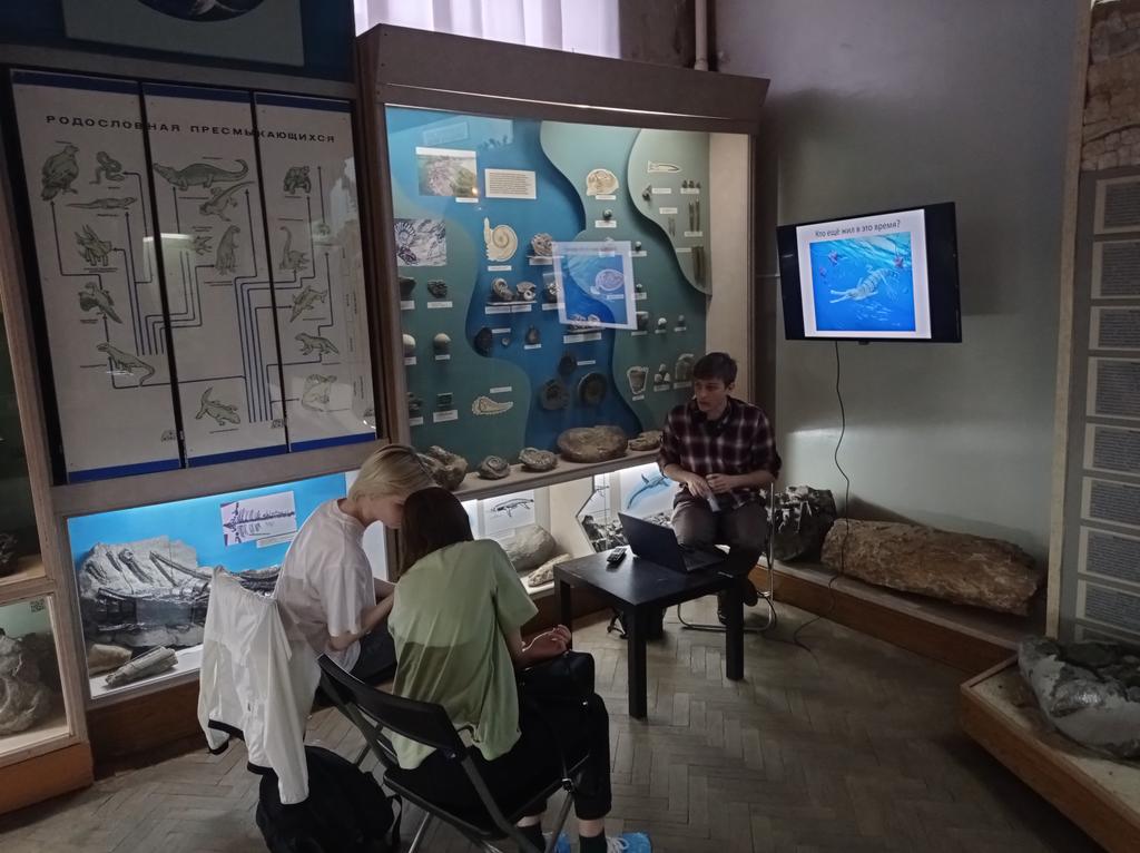 Лекционный четверг в Краеведческом музее, сегодня работает до 20:00. Следите за анонсами и приходите на лекции по четвергам. Лекцию о динозаврах ведёт <a href="/Stanislav_Str11/">Станислав Стрюков</a>.
