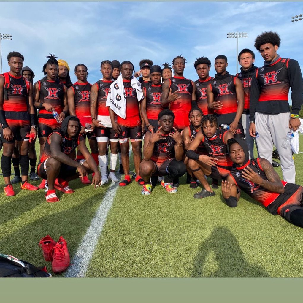 va_hype's tweet photo. 👹 DefRow 👹 something bout that black and red https://t.co/OnAbOsQbps