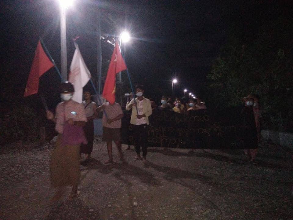 "They shoot head but they don't know Revolution is in the heart." Famous poem by Khet Thi. With this poem, #Kale villagers marched against dictatorship. #WhatsHappeningInMyanmar  #May13Coup