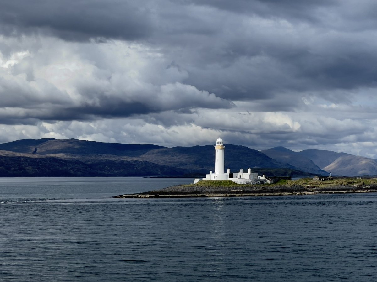OW_Photography's tweet image. Just on the ferry to the Isle of Mull

Looking forward to catching up with old friends 

Walking up mountains

Photographing otters 🦦 and eagles 🦅