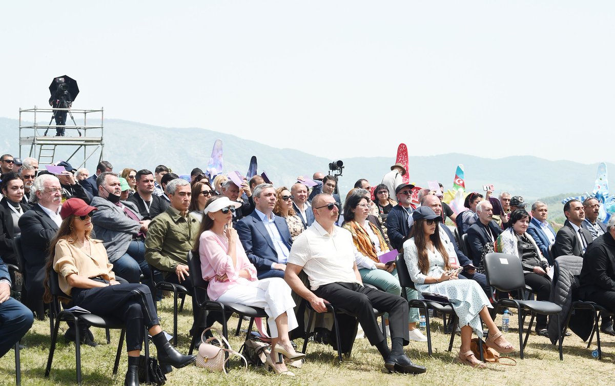 1VicePresident's tweet photo. Azərbaycan Respublikasının Prezidenti İlham Əliyevin təşəbbüsü və Heydər Əliyev Fondunun təşkilatçılığı ilə ölkəmizin mədəniyyət paytaxtı Şuşanın Cıdır düzündə keçirilən “Xarıbülbül” musiqi festivalı mayın 13-də qala-konsertlə başa çatıb.

https://t.co/oSs8Vpbqox https://t.co/0EaIXeyHDH
