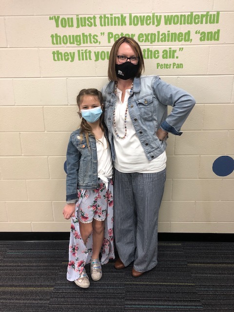 ConleyElem's tweet photo. Mrs. Crowe and Arina from Mrs. Fisher's class are twinning today! #Conley158RocksRemote #Conley158RocksInPerson https://t.co/YK57hjxSz2