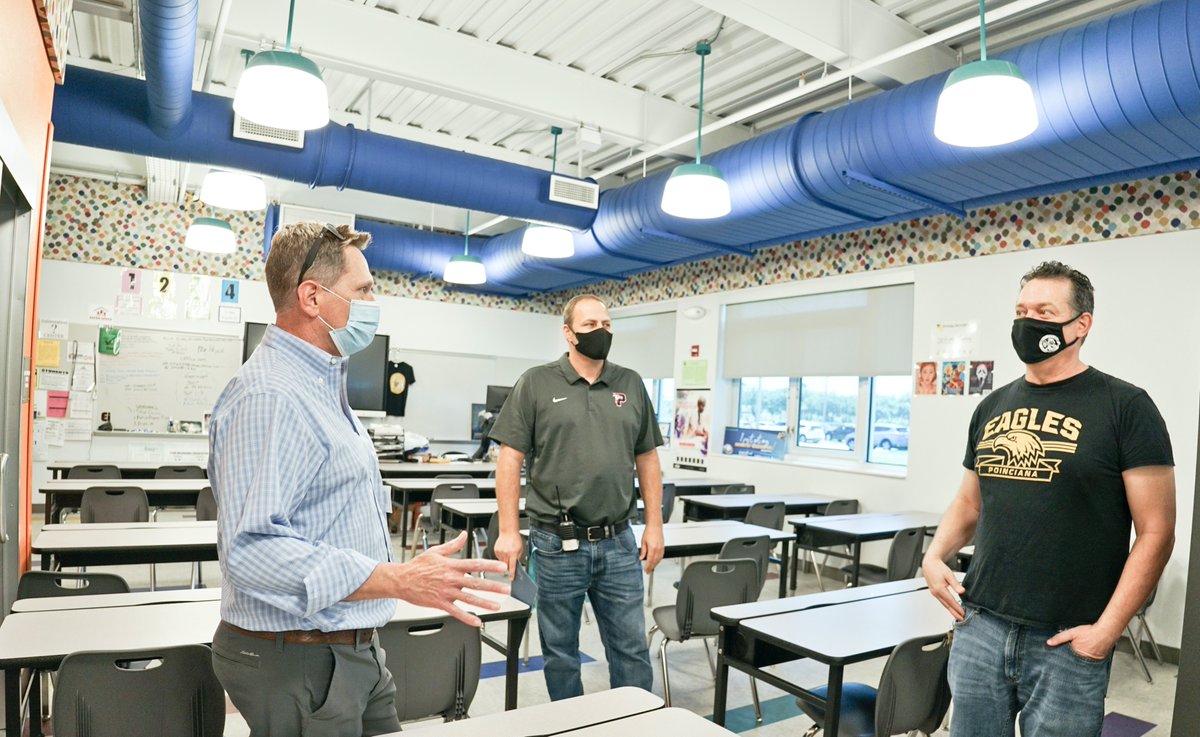 Arrington4OC's tweet photo. Last week, I visited the Osceola Business Academy at Poinciana High School. The new 30,000+ square foot space opened this year with a mission to train high school students to be come entrepreneurs, managers and business professionals. 
Click to apply →https://t.co/9nT8GDHZxy https://t.co/MmESvPTJkY