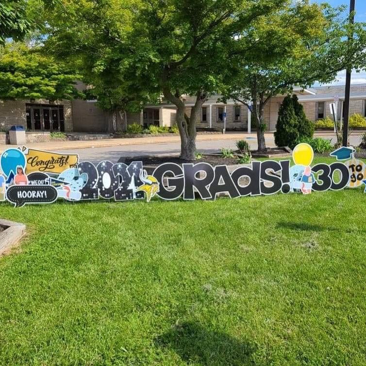 The countdown is on...30 more days! Class of 2021 and families, feel free to stop by for pictures. Thank you, Greetings On Your Yard, for celebrating our seniors.