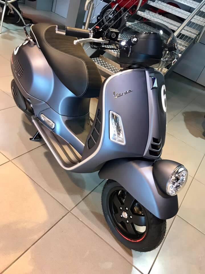 3DMotoItalia's tweet photo. Bit of flair in the lower showroom 🕺🏽 limited edition Vespa Sei Giorni 300 💥 get in touch if interested ☎️ 01384 400234 #piaggio #scooter #vespascooter #scootering #scooterlife https://t.co/t2IUMxBCFi