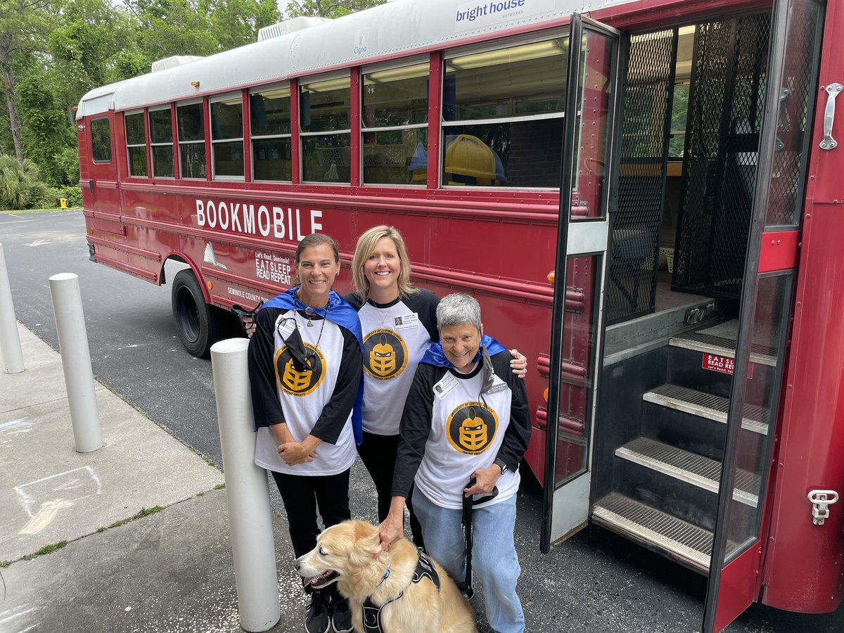 drltspalding's tweet photo. @srta_jibarita @UCFCCIE @SNEAUCF @Drmjkelley @SNEAUCF members and @UCFTeacherEd students provided their time and talents to the @UCFALUMNI teachers and elementary children @SCPSInfo Highlands Elementary School! #ChargeOn https://t.co/Optp86kERv