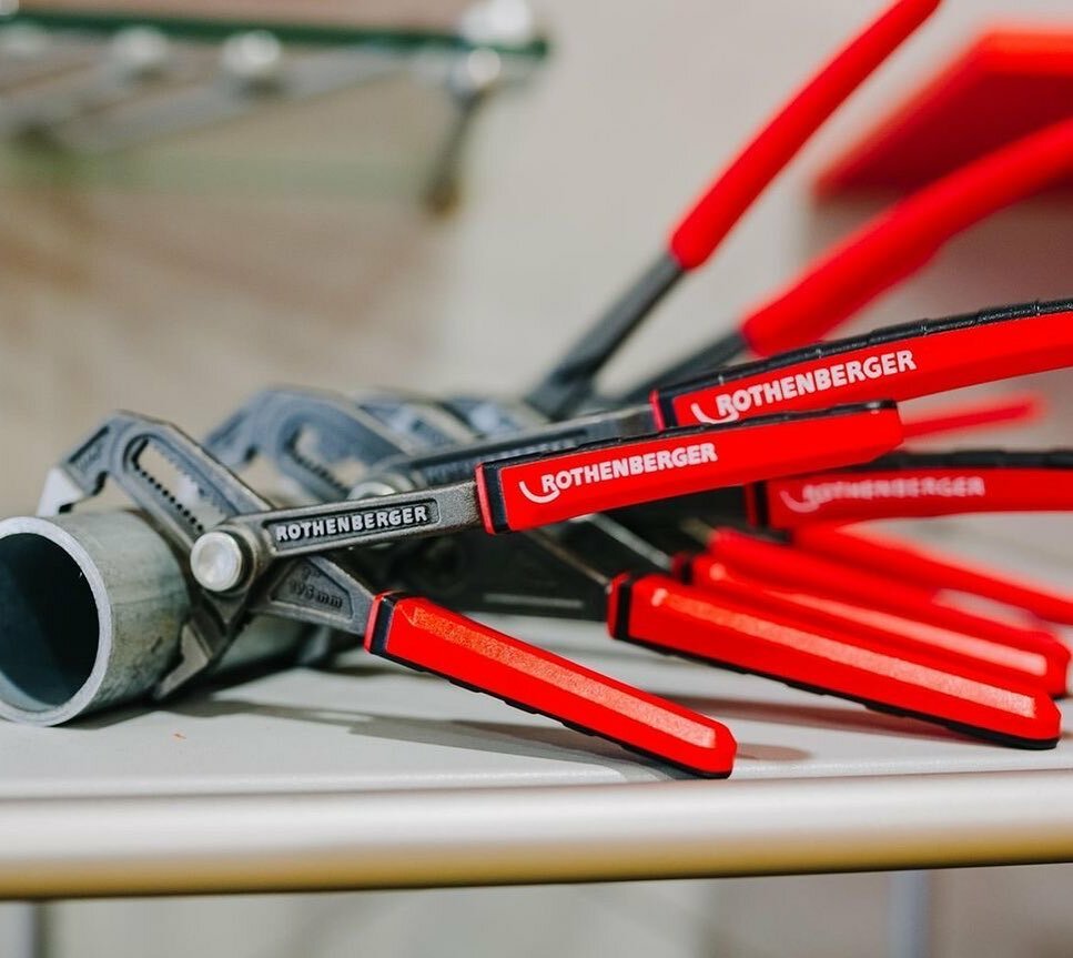 ToolsPremium's tweet image. Posted @withregram • @rothenberger_official 🇬🇧 #ToolcollectionTuesday Water pump pliers edition. Our trusty helper to get a grip on any pipe! Which size is your most used one? 🔧 

🇩🇪 #Werkzeugsammlung Wasserpumpenzangen Edition. Unser kleiner Helfer um jedes Rohr in den Grif…