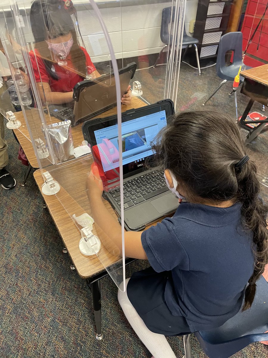Llamateach2nd's tweet photo. @MrsCentenoo @mrsreedersclass 1st grade had fun looking at their classmates’ projects today at our #virtualGTShowcase 👨🏽💻🧑🏻💻👩🏽💻👩🏻💻 @GiftedAAIrving @ASJohnston1 #asjgamechangers #GT #iisdgamechangers https://t.co/ksnquBGHPB