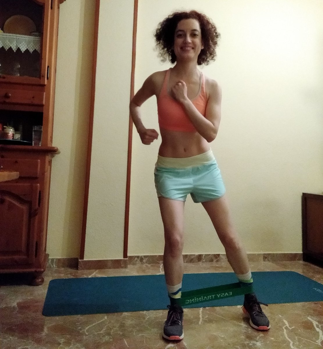 Iris_ame's tweet photo. #UnPocoDeBaile, frase del 🔚 del 2° entreno hoy cn @cescescola: #AbdomenFuerteCoreHiit d @foodspring (en ambos YouTube).
Y la 📸 q titula, 52 #EntrenaConmigo d su #CescApp #BeJao: #PiernasYGlúteosIntenso.
#EquipoCesc #HiitDeAbdomenConCescEscolà
#Dame2
#TribuCesc #CescEscolà https://t.co/xpq4yfVFZe